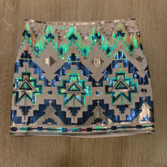 Express Sequin Miniskirt - Picture 5 of 9